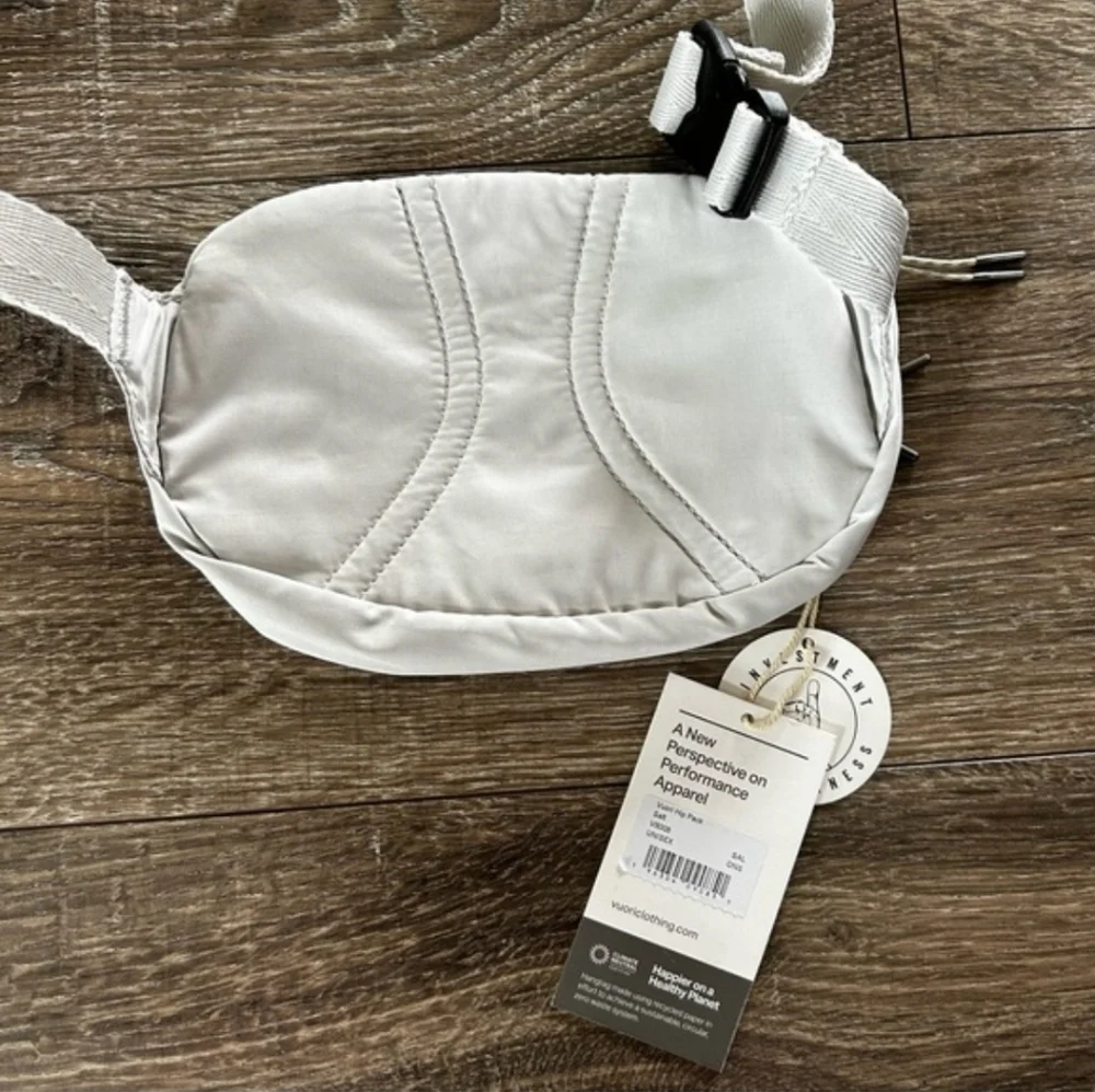 Vuori Hip Pack Belt Bag Fanny Pack in Salt - Picture 2 of 5